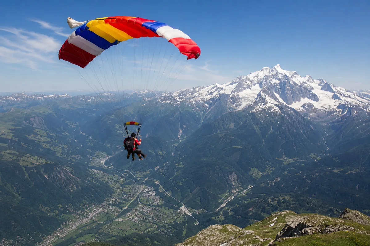 Saut en parachute en montagne : les plus beaux sommets